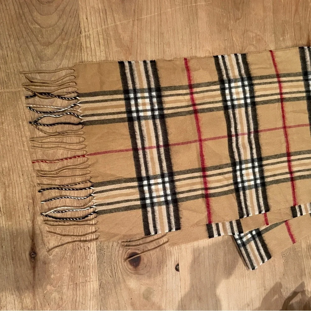 V Fraas Cashmink Burberry Print Soft Tartan Plaid Scarf Gold Black Camel Color